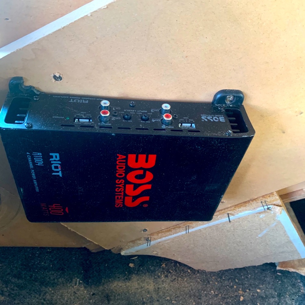 4channel boss amp 400watts